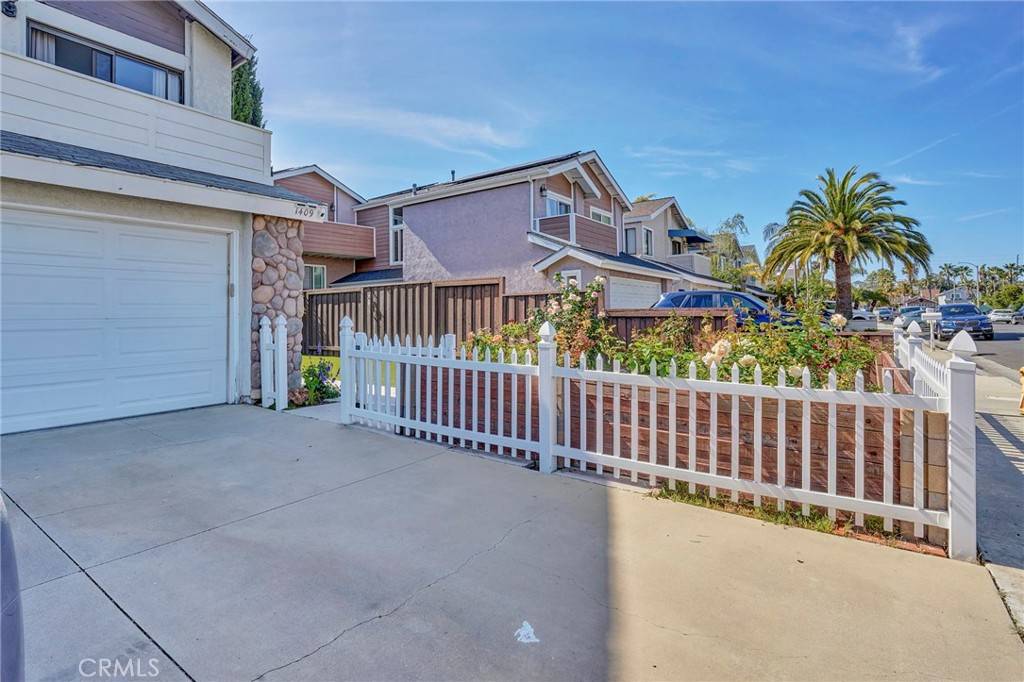 Huntington Beach, CA 92648,1409 Lakeside LN