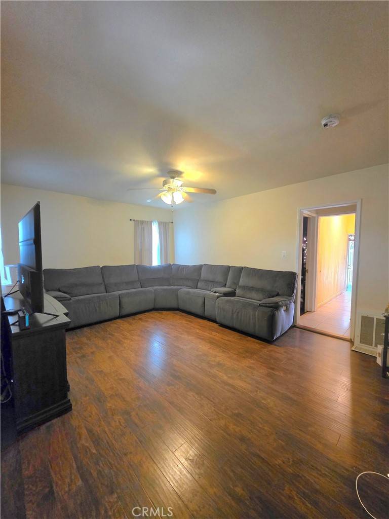 San Bernardino, CA 92404,6965 Fairfax DR