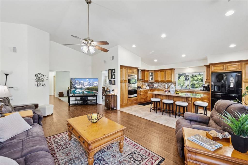 Riverside, CA 92506,6752 Laurelbrook DR