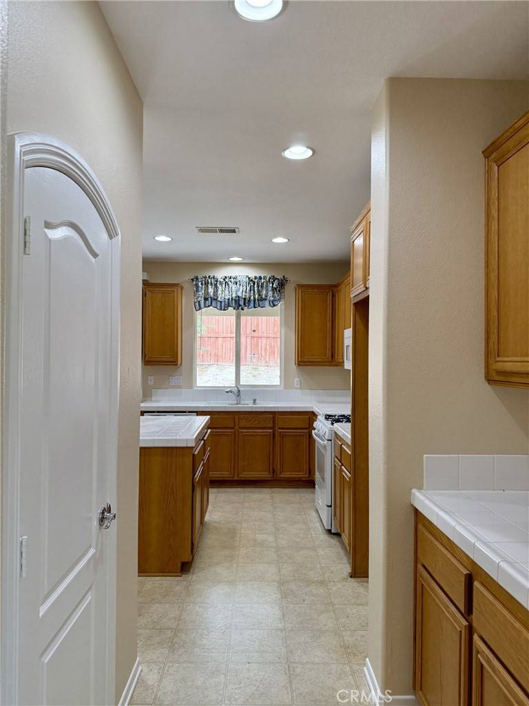 Hemet, CA 92545,241 Carner LN