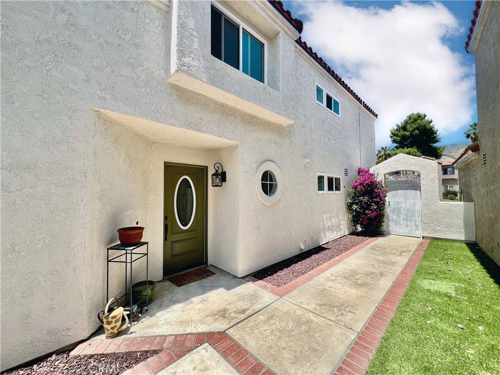 Highland, CA 92346,29403 Clear View LN