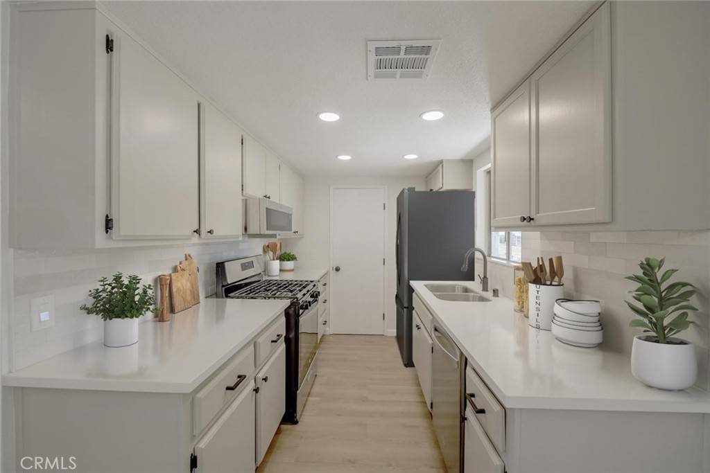 Hesperia, CA 92345,7727 Oakwood AVE