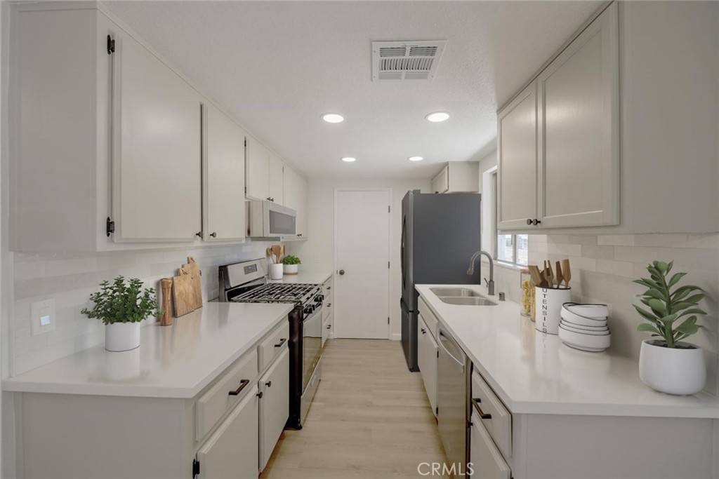 Hesperia, CA 92345,7727 Oakwood AVE
