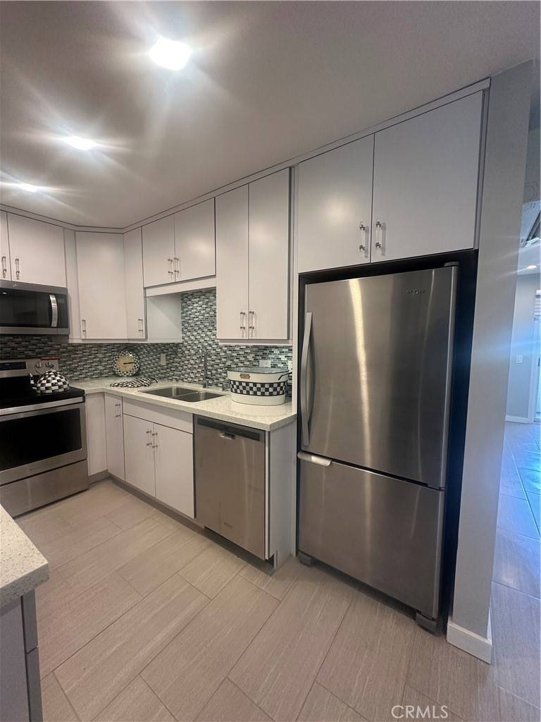 San Diego, CA 92122,6330 Genesee AVE #103