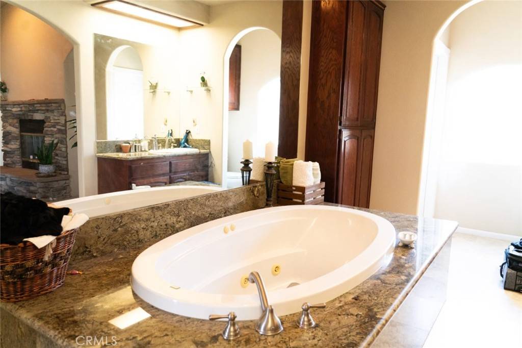 Oak Hills, CA 92344,12720 Farmington ST