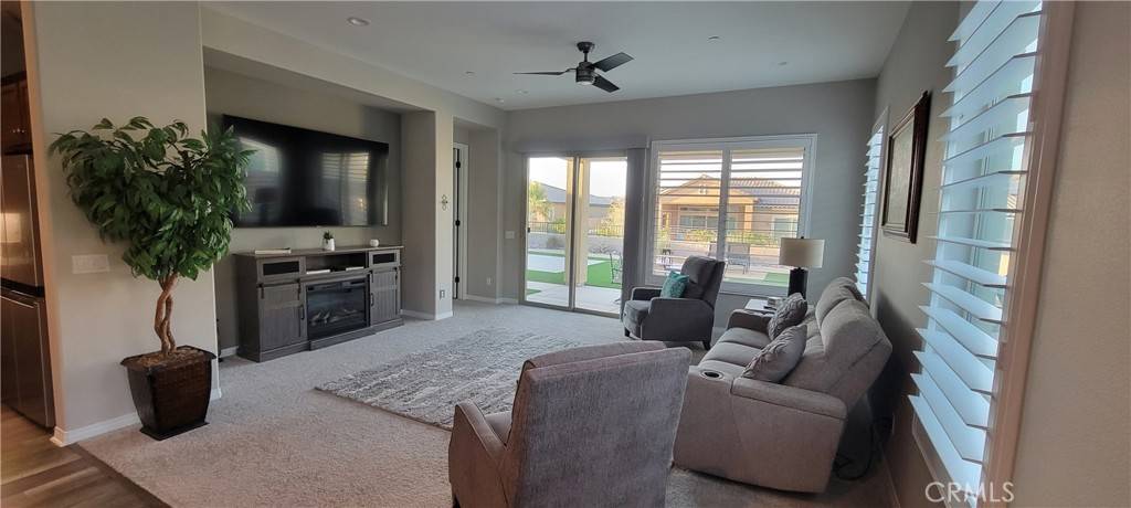 Rancho Mirage, CA 92270,82 Burgundy