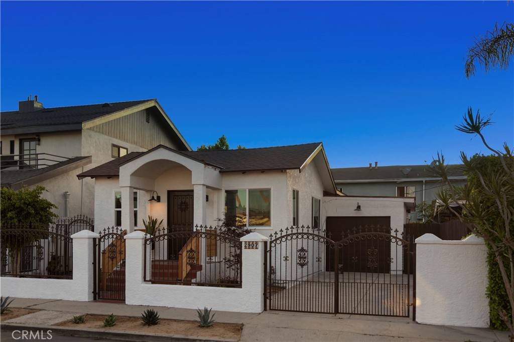 Los Angeles, CA 90016,2907 S Ridgeley DR