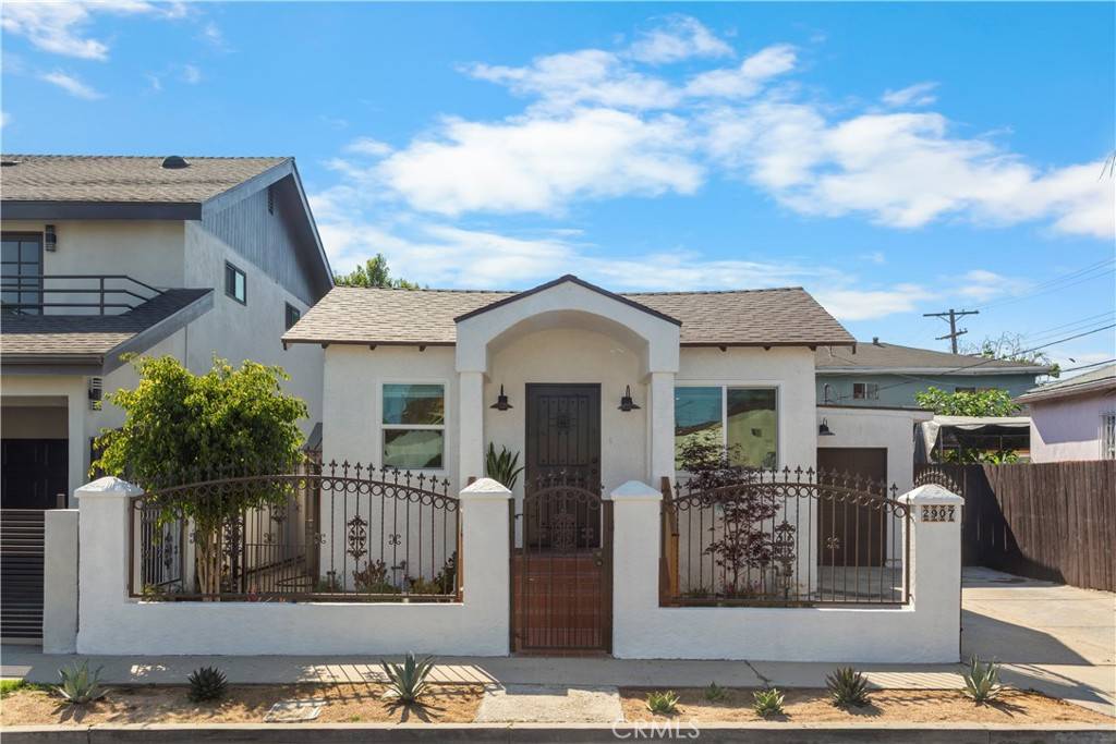 Los Angeles, CA 90016,2907 S Ridgeley DR