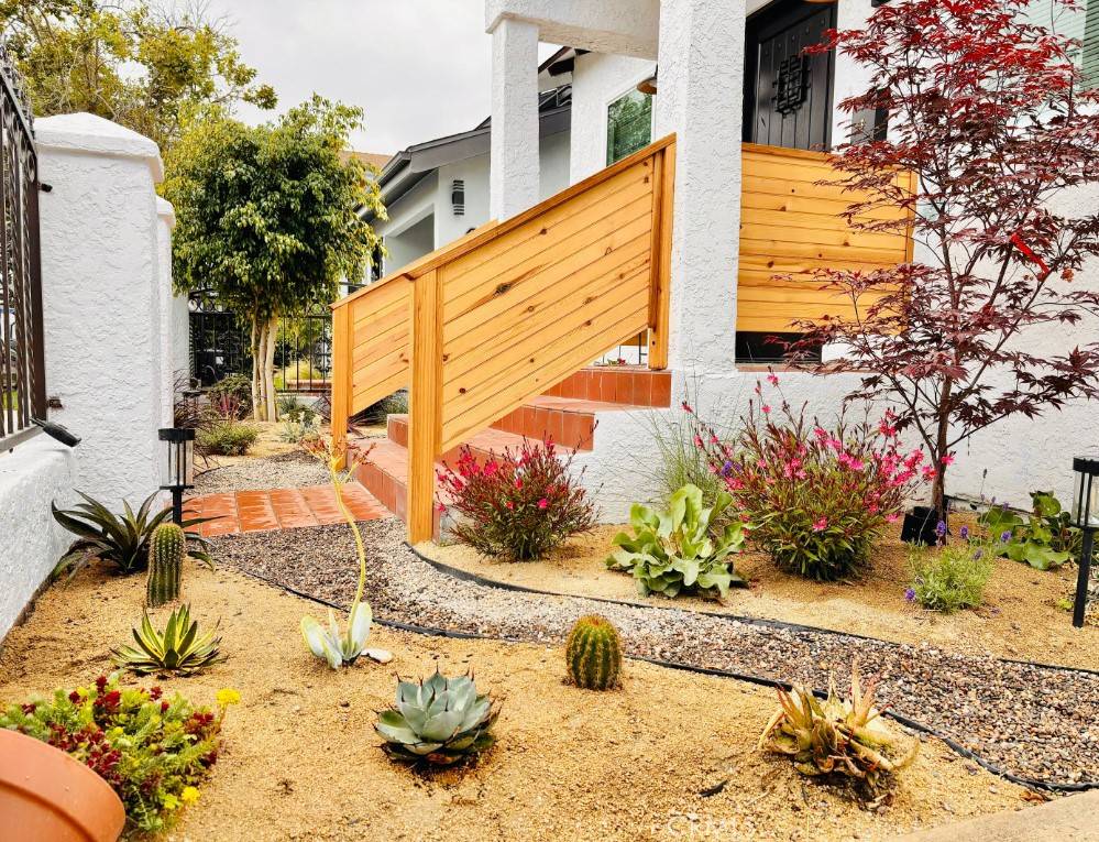 Los Angeles, CA 90016,2907 S Ridgeley DR