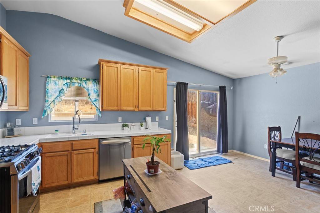 Victorville, CA 92395,17023 Monaco DR