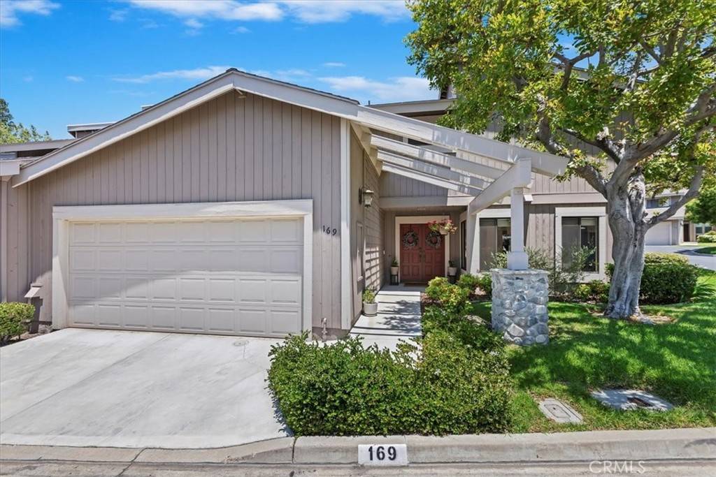 Orange, CA 92869,169 S Stonebrook DR #16