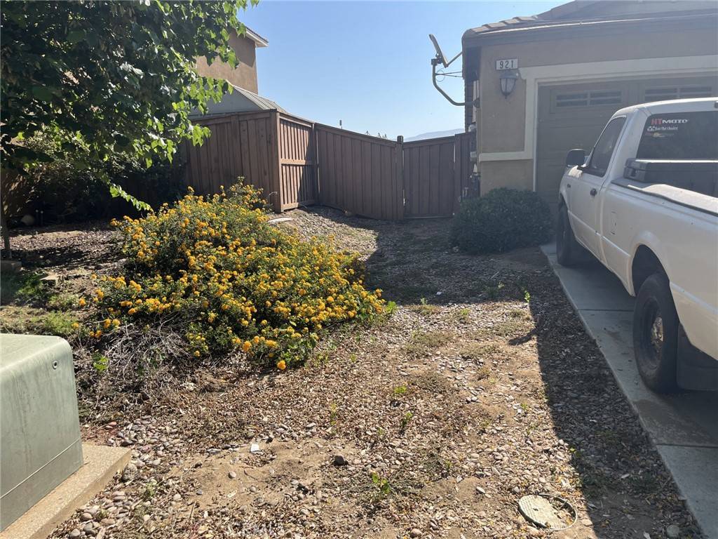 San Jacinto, CA 92582,921 Yukon DR