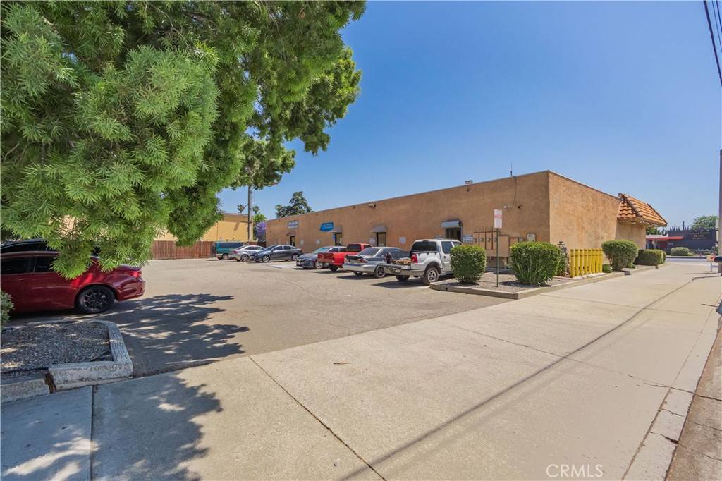 Pomona, CA 91767,925 N Garey AVE