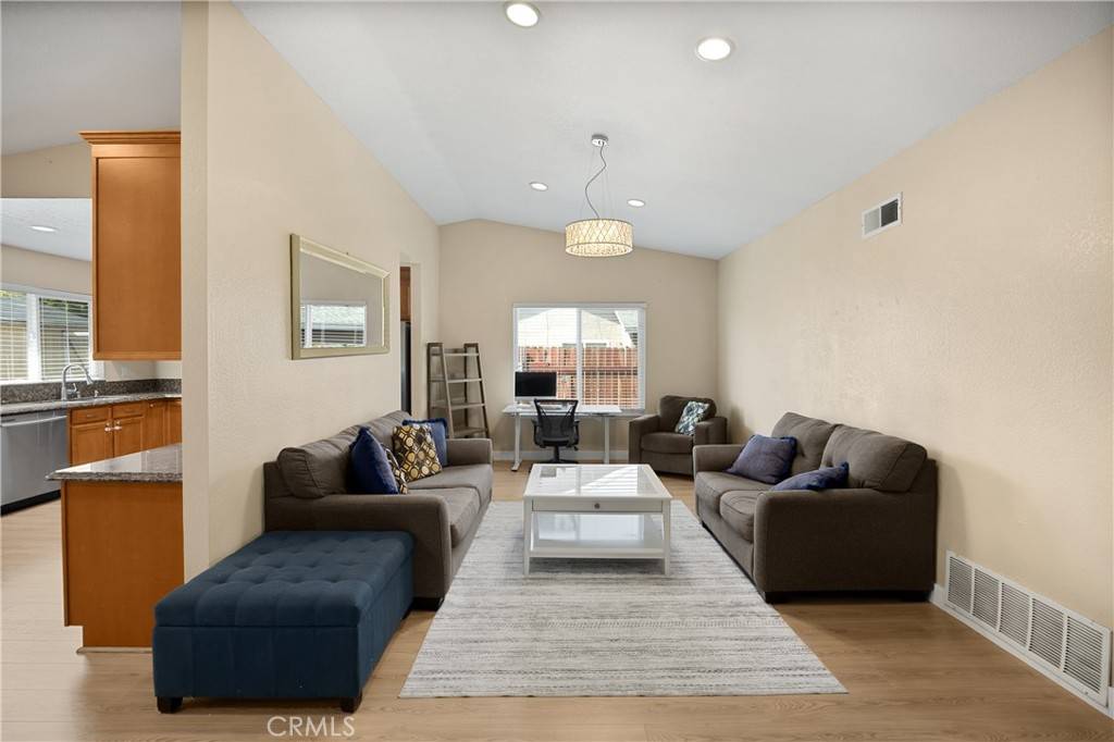 San Bernardino, CA 92407,5877 Cynthia ST