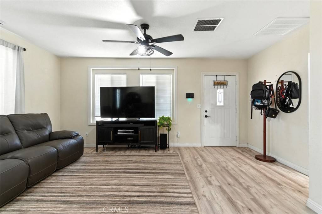 Barstow, CA 92311,29246 Radio RD