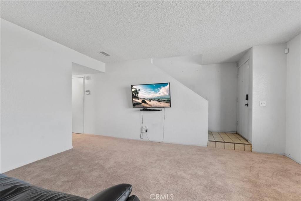 Fontana, CA 92335,9100 Acacia AVE #6