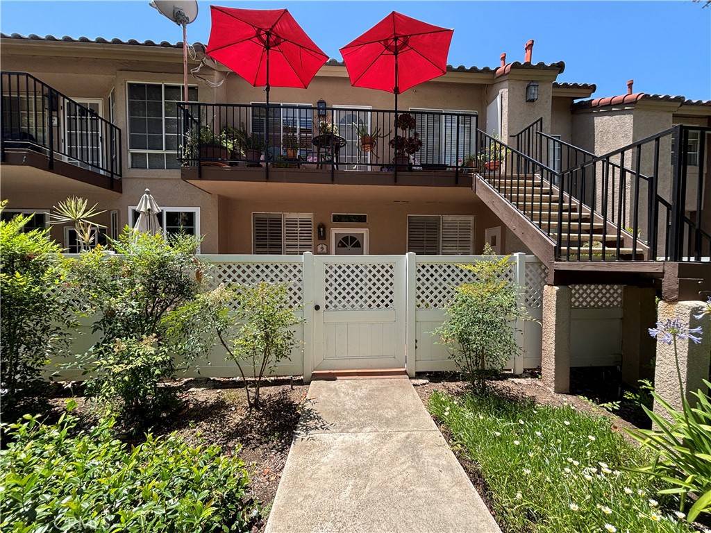 Rancho Santa Margarita, CA 92688,9 Silktassel #147