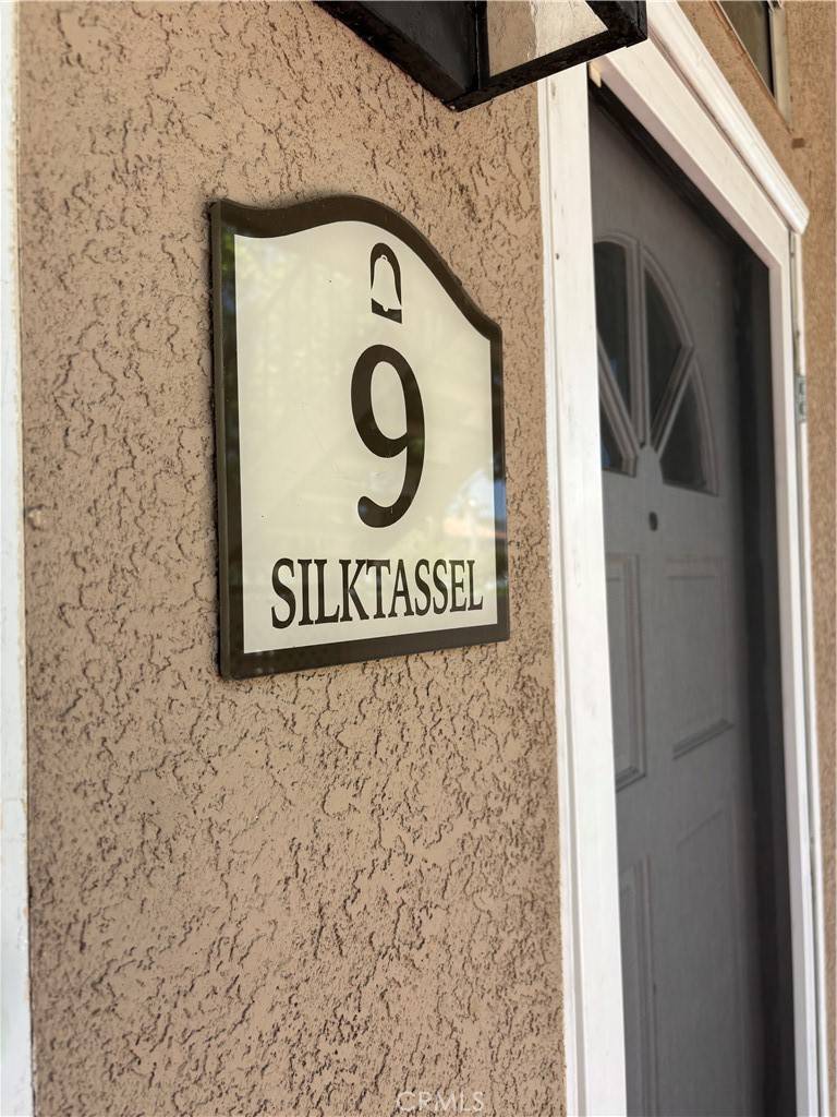 Rancho Santa Margarita, CA 92688,9 Silktassel #147