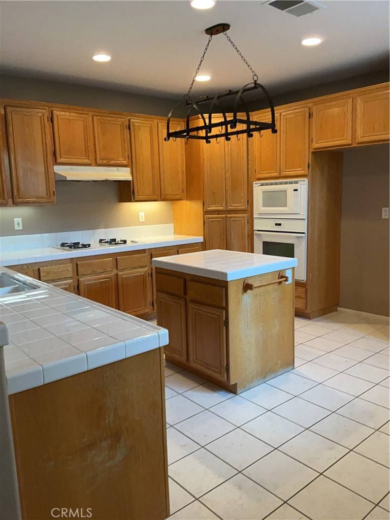 Moreno Valley, CA 92557,9941 Cambria CIR