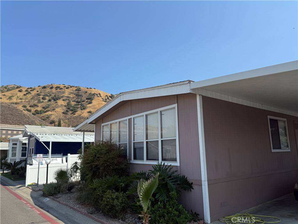 Corona, CA 92878,4901 Green River RD #98