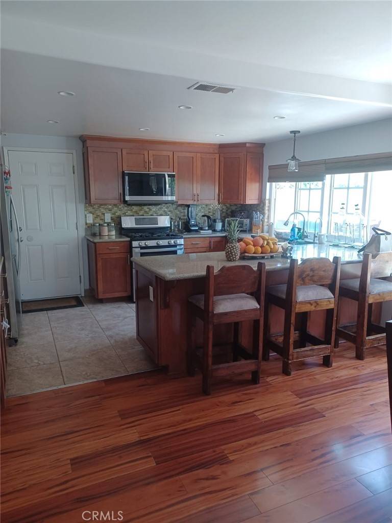 Riverside, CA 92503,9849 Canada WAY