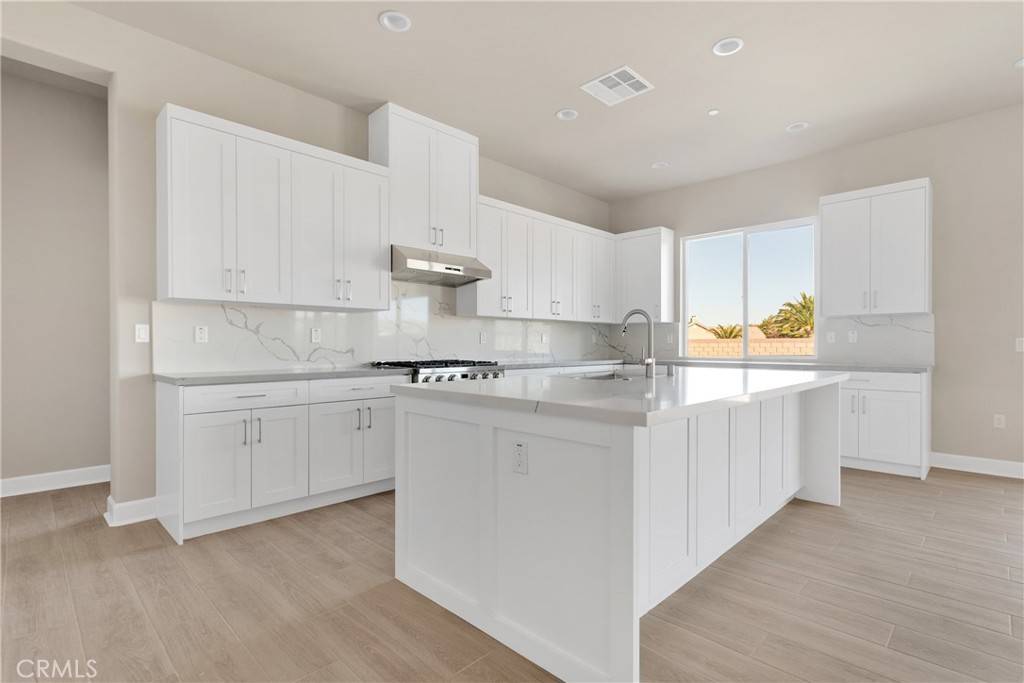 Apple Valley, CA 92308,12980 Davona Dale RD