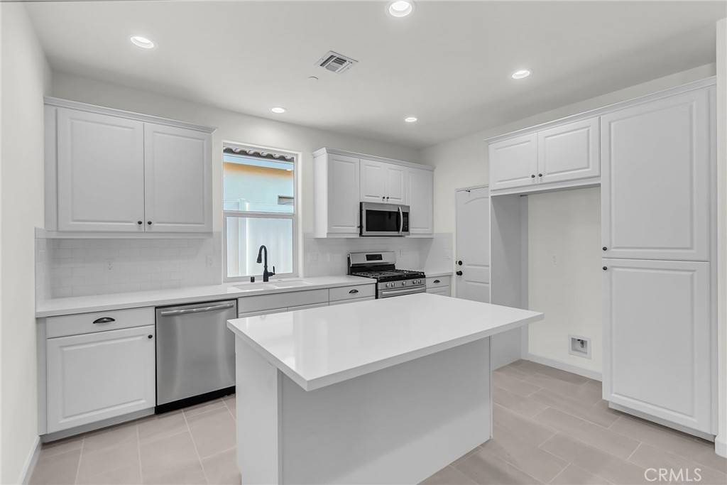 Yucca Valley, CA 92284,7420 Desert Sky DR