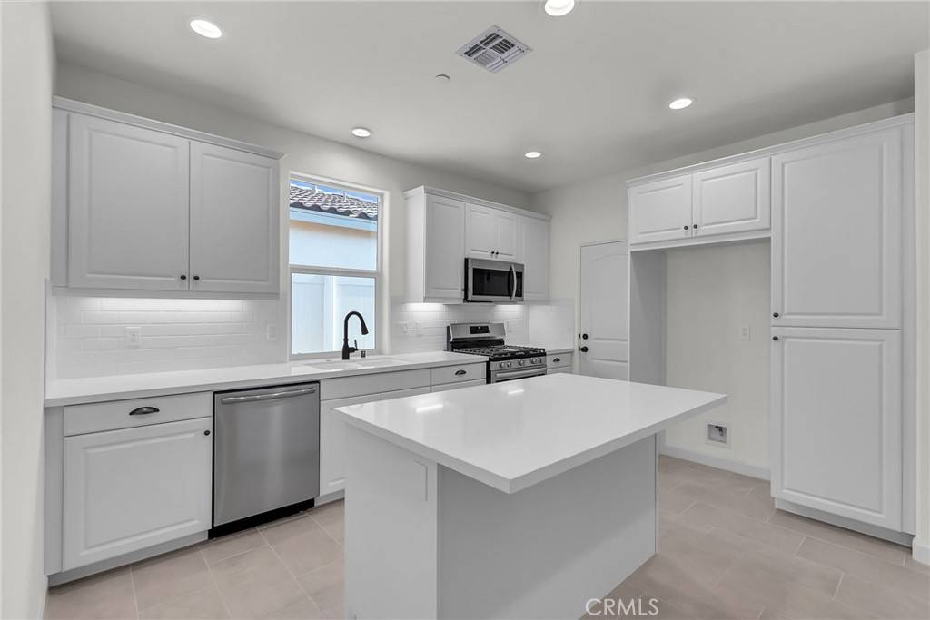 Yucca Valley, CA 92284,7432 Desert Sky DR