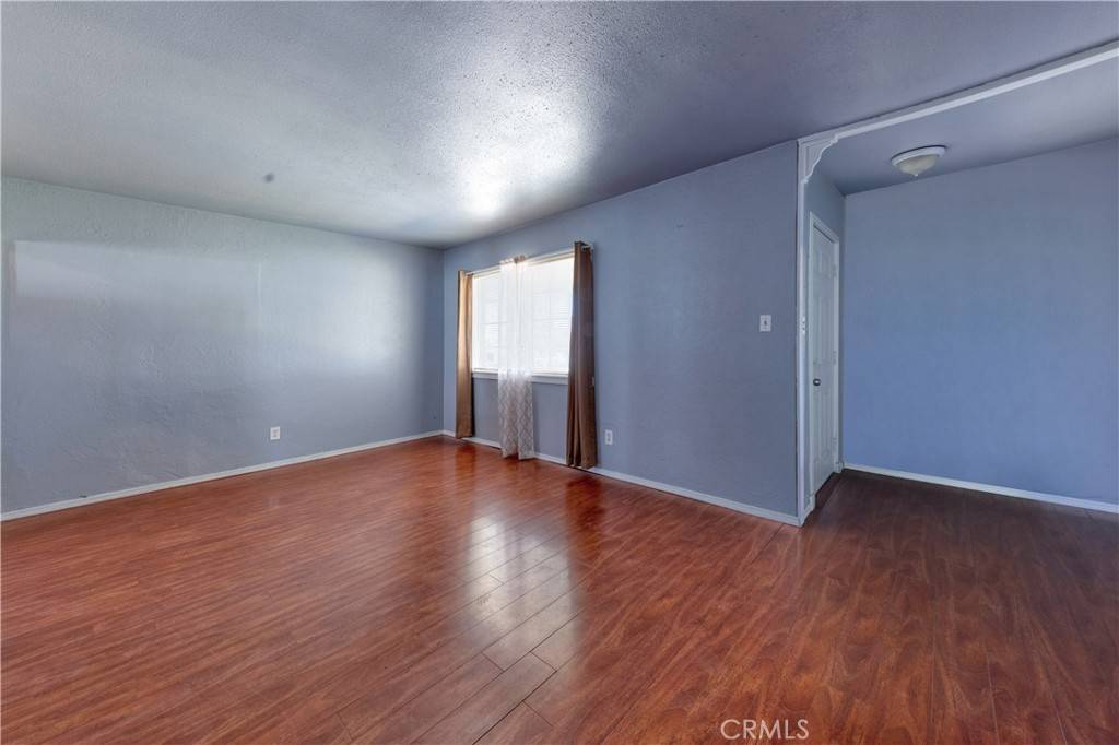 Fontana, CA 92335,8933 Locust AVE