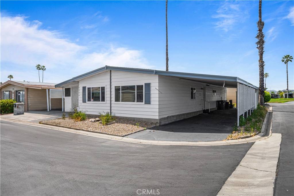 Hemet, CA 92545,601 N Kirby ST #33