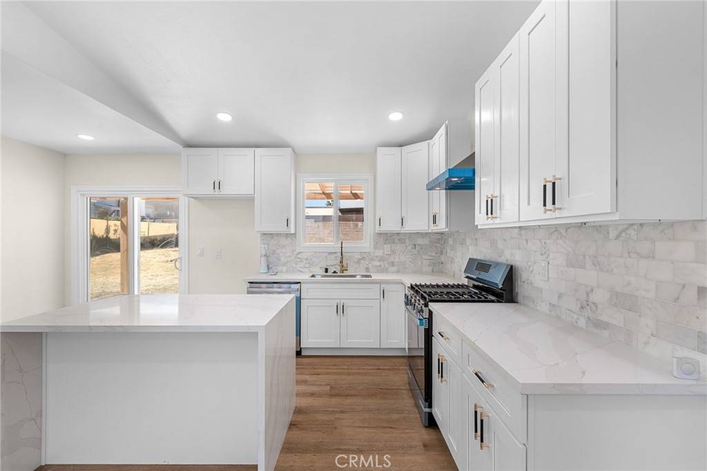 Rialto, CA 92376,530 E 3rd ST