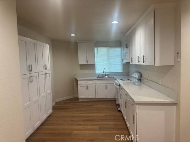 Moreno Valley, CA 92553,13741 red mahogany