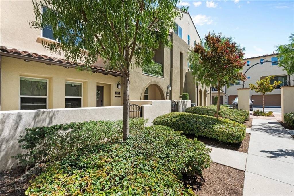 Anaheim, CA 92802,942 E Drapery LN