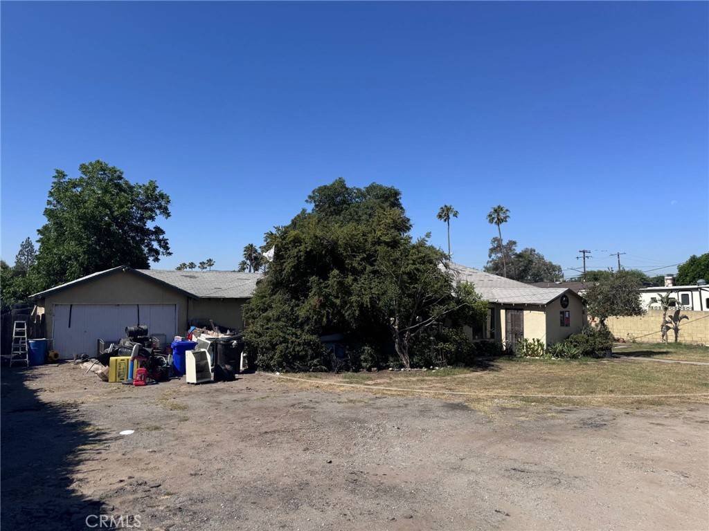 Fontana, CA 92335,17525 Pine AVE