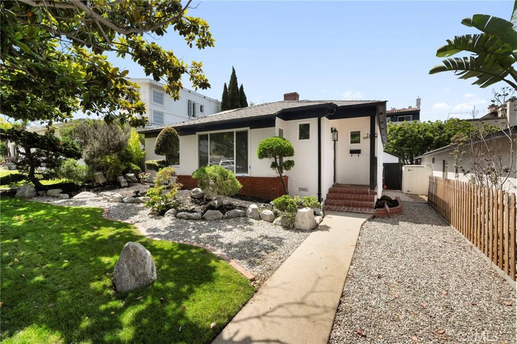 Los Angeles, CA 90045,7406 W 85th ST