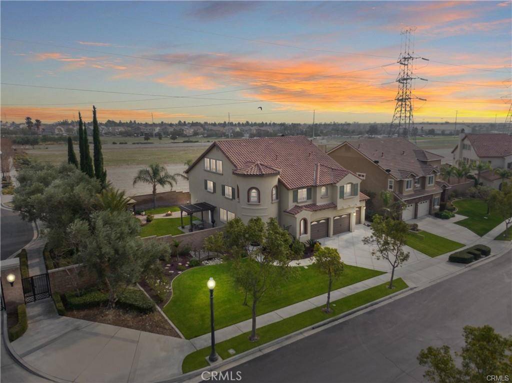 Fontana, CA 92336,5381 Campania WAY