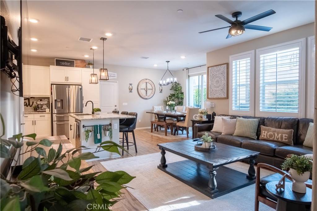 Fontana, CA 92336,5602 Kate WAY #5