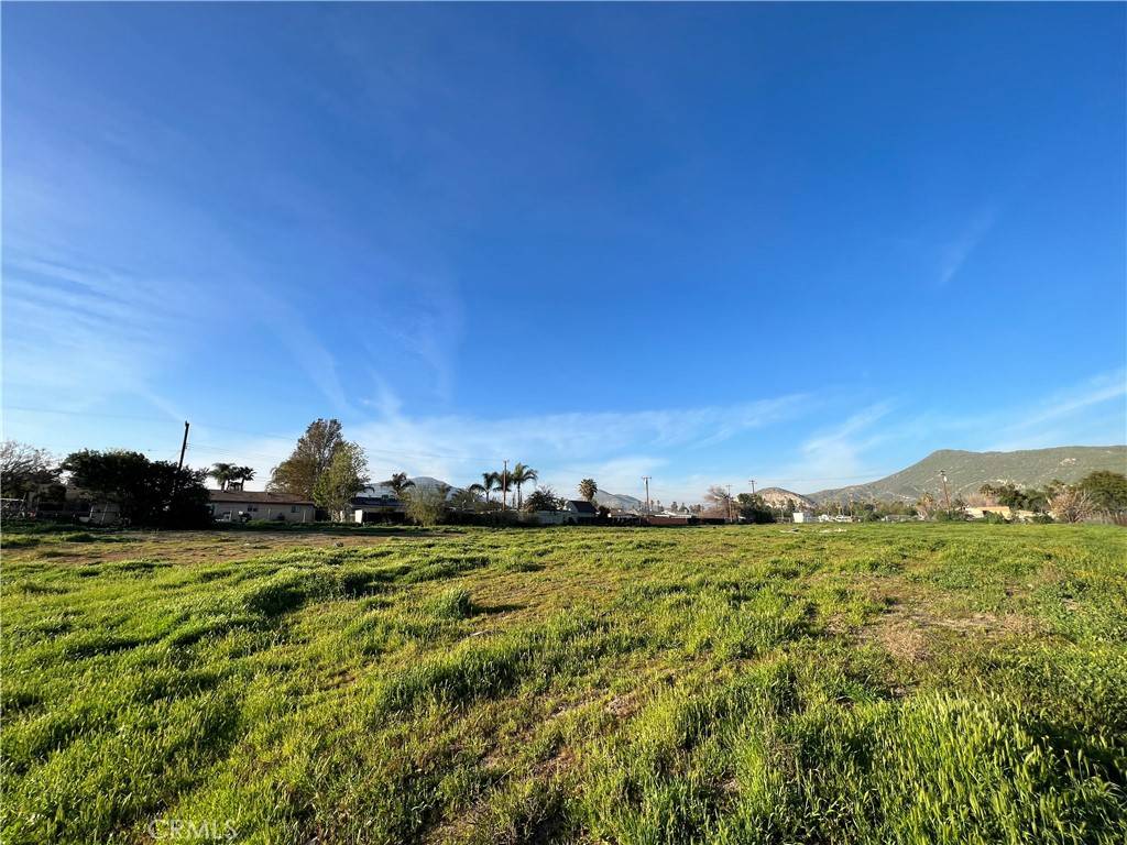 Jurupa Valley, CA 92509,0 42nd ST