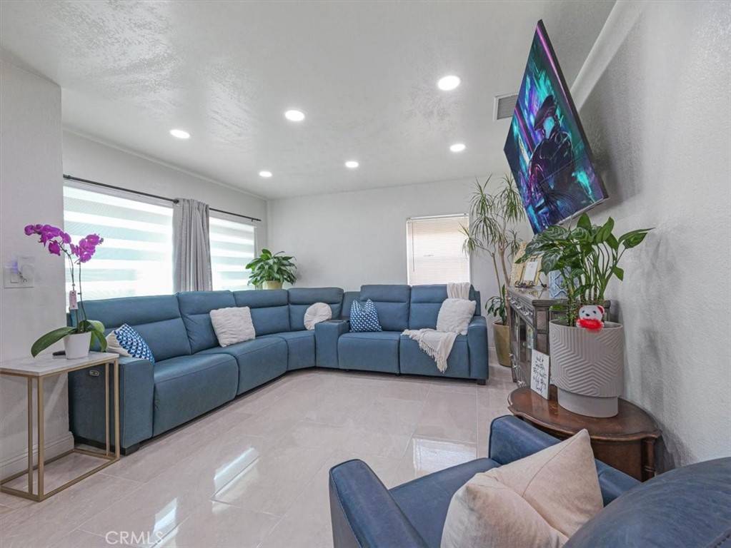 Fontana, CA 92335,14708 Valencia AVE