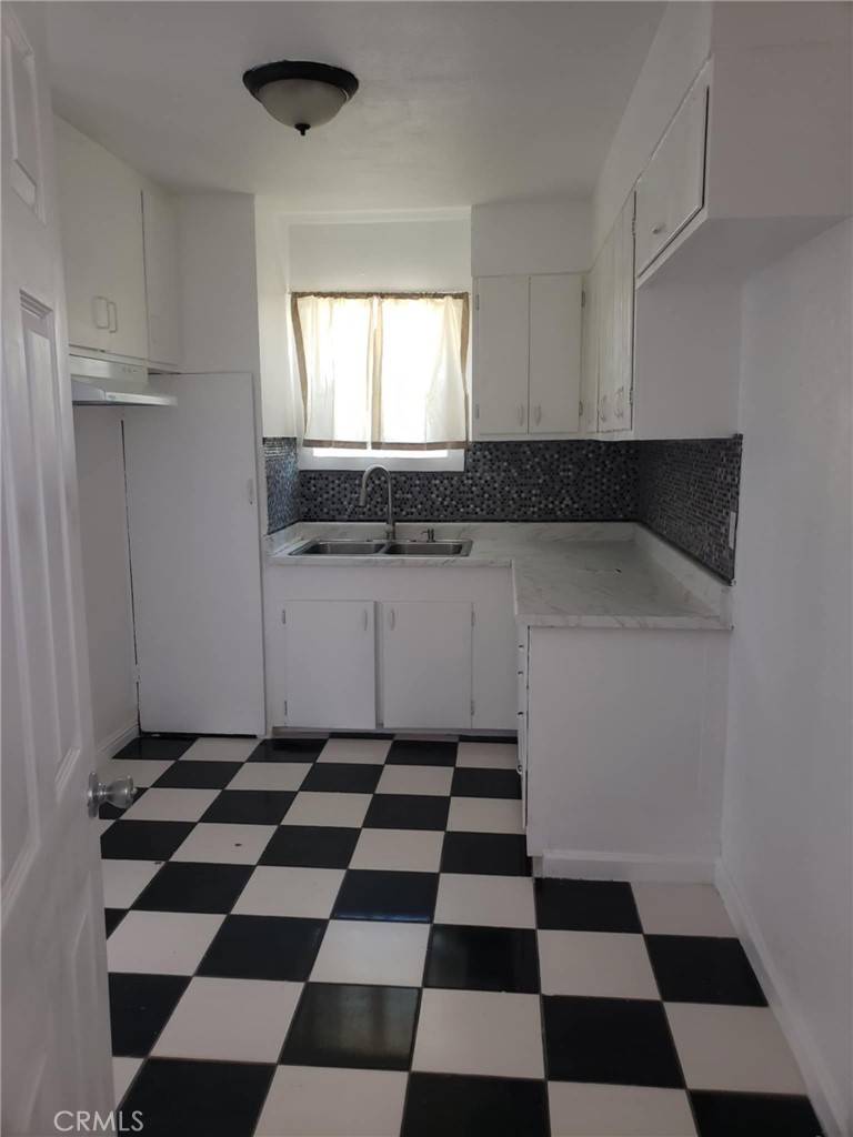 Hemet, CA 92543,614 N Date