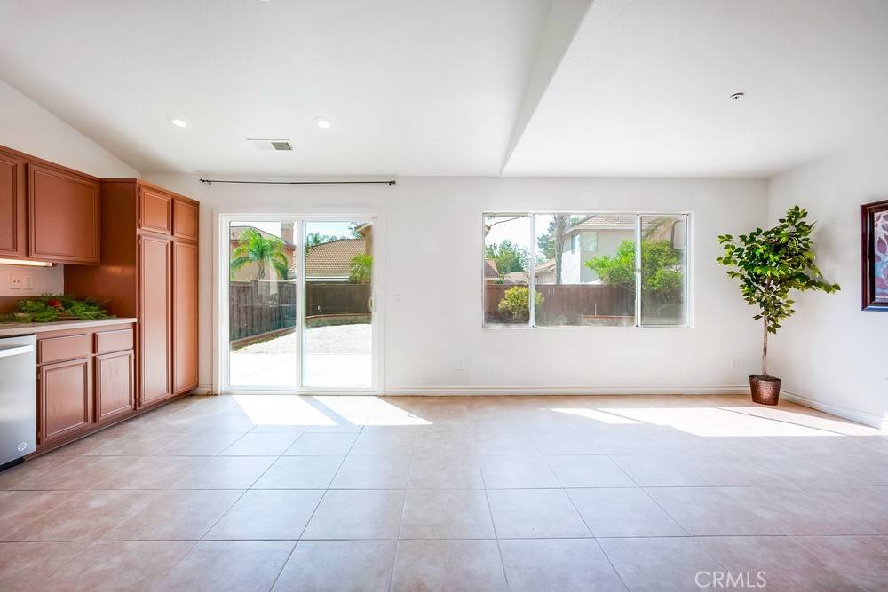 Fontana, CA 92336,14141 Tuolumne CT