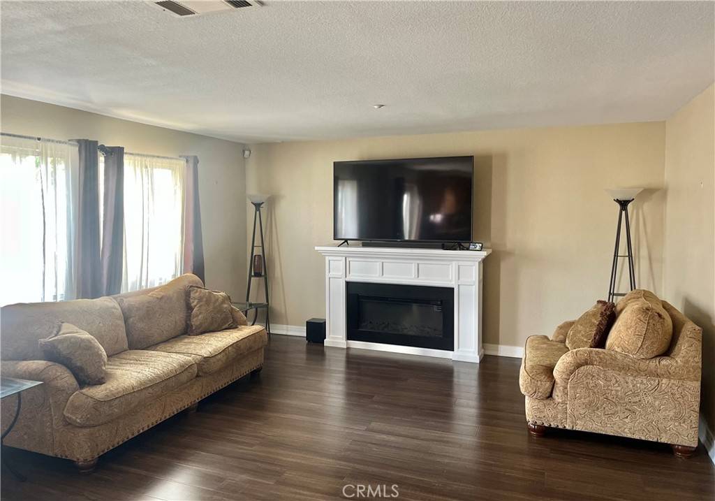 Fontana, CA 92336,15629 Aerostar CT