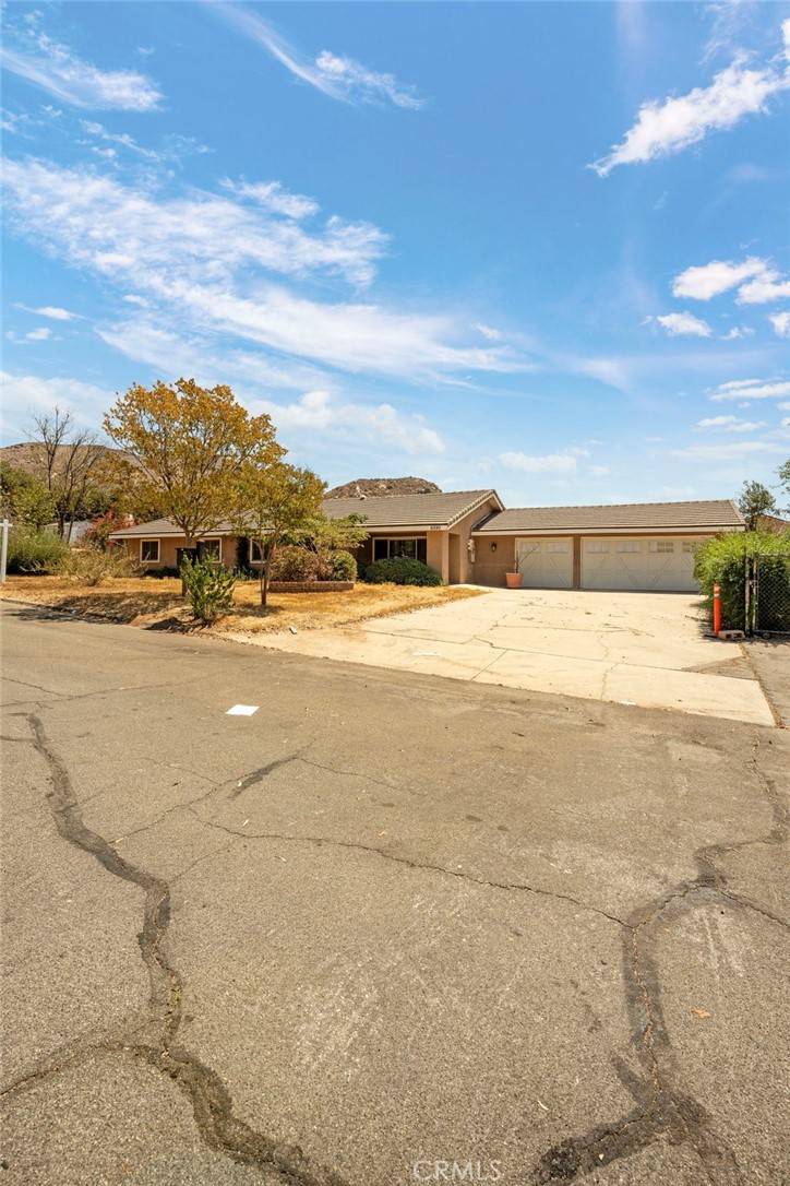 Jurupa Valley, CA 92509,6590 Karen LN