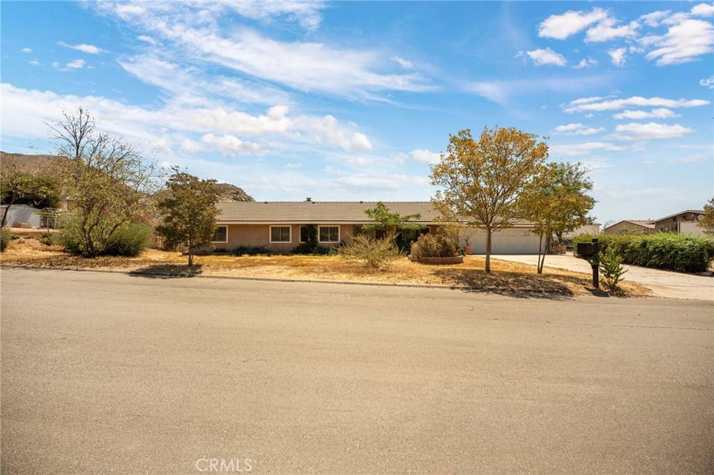 Jurupa Valley, CA 92509,6590 Karen LN