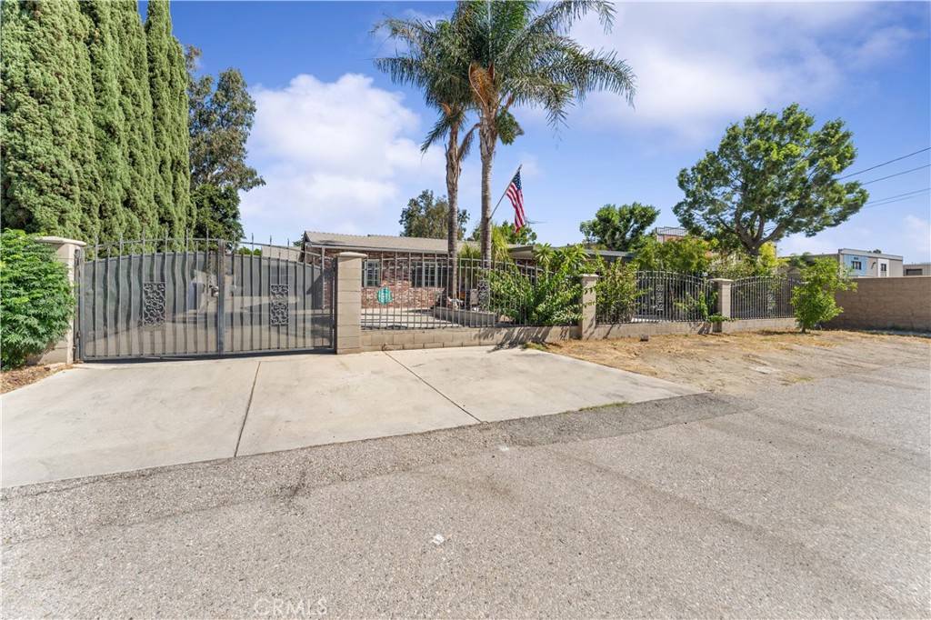 Fontana, CA 92335,14582 El Molino ST