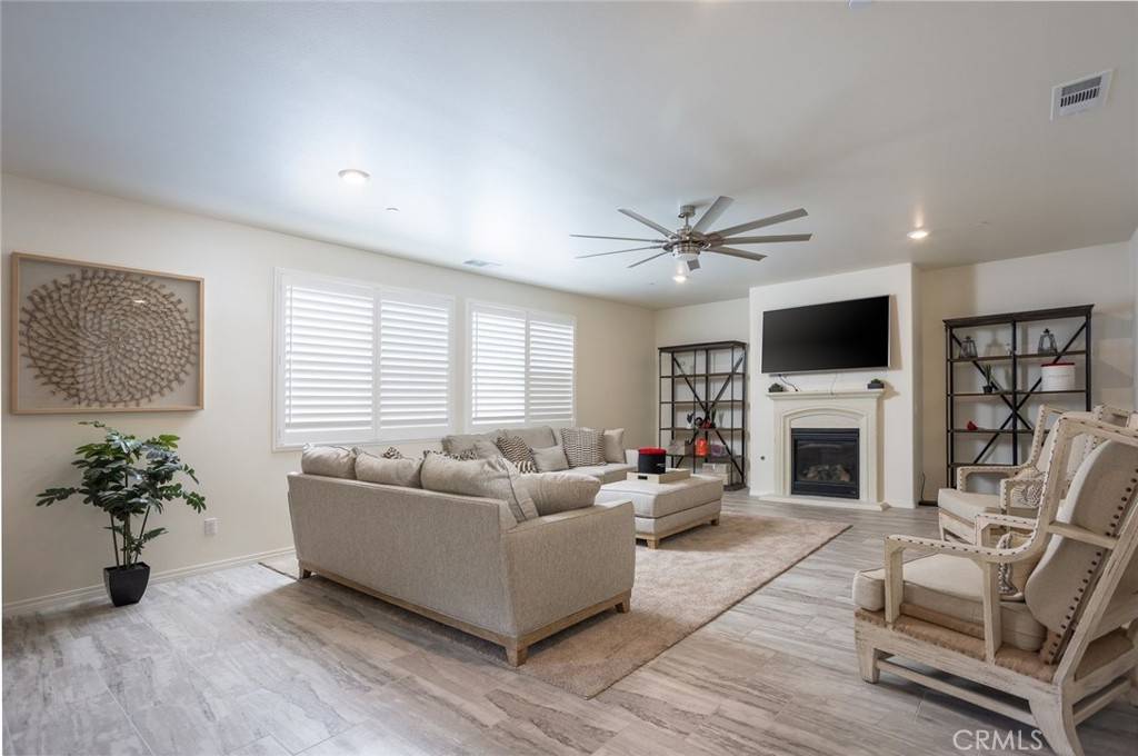 Jurupa Valley, CA 91752,5433 Starling DR