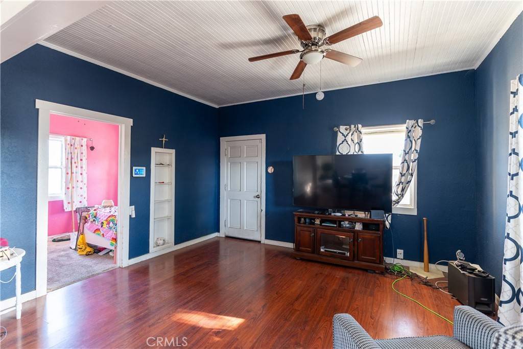 Colton, CA 92324,353 W L ST