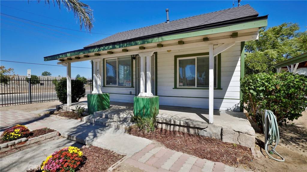 Hemet, CA 92543,424 W Latham