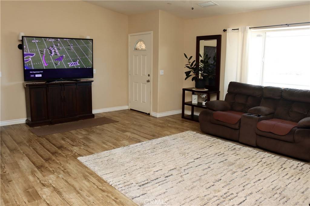 Apple Valley, CA 92308,21928 Maumee RD