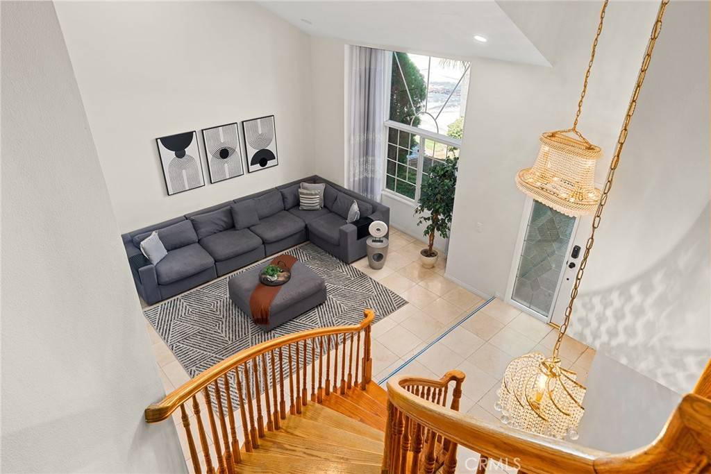 Tarzana, CA 91356,18210 Hatteras